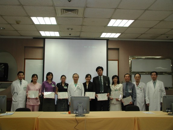 本月八位同仁獲頒品管圈輔導員證書(相關圖片)