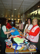 亞東社工義賣活動，遠東人熱情相挺，醫院裡溫馨感人(相關圖片)