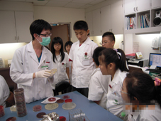 體驗當醫師 『小小華佗營』(相關圖片)