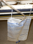 關懷病患創福音 人性化的尿袋架(相關圖片)