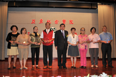 默默奉獻  『榮譽亞東人』(相關圖片)