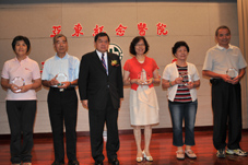 默默奉獻  『榮譽亞東人』(相關圖片)