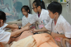 想穿上醫師白袍嗎? 來體驗『小小華佗營』(相關圖片)