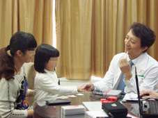 亞東醫院為大陸幼兒「開耳」   世界的聲音把孩子嚇哭了(相關圖片)