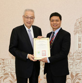 狂賀 本院榮獲『第十二屆國家新創獎─臨床新創獎』及『2015年國家品質標章』(相關圖片)