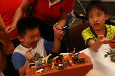 亞東醫院兒童友善醫療服務  與孩子同在，讓我們彎下腰，傾聽他、照顧他…(相關圖片)