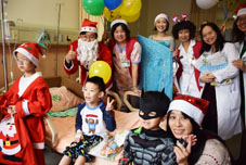 亞東醫院兒童友善醫療服務  與孩子同在，讓我們彎下腰，傾聽他、照顧他…(相關圖片)
