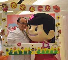 「媽咪親一下」亞東醫院母親節關懷活動(相關圖片)