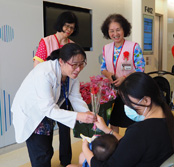 「媽咪親一下」亞東醫院母親節關懷活動(相關圖片)