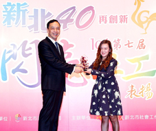 狂賀  社會工作室二位社工師獲獎得到肯定(相關圖片)