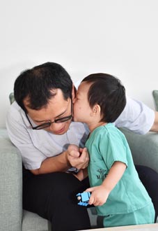  鐵漢柔情的爸爸給人的感覺就是超人、大樹、靠山(相關圖片)