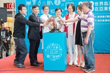 呼應2018世界血友病日亞東醫院披上紅衣站上國際舞台(相關圖片)
