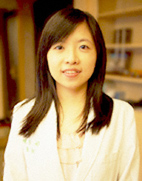 正中心怎麼看不清楚？ 談老年性黃斑部病變(相關圖片)