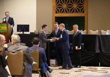 華人第一位獲得美國喉科醫學會通訊會員代表(相關圖片)