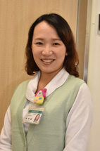 從事長期照護工作，以同理心關懷、安撫隔離病人(相關圖片)