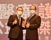 第九屆醫療公益獎-醫療貢獻獎-獲獎肯定  與急診團隊分享榮耀(相關圖片)