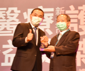 第九屆醫療公益獎-醫事服務貢獻獎-精進醫檢專業  提供醫學實證    使病友獲得更完善的醫療照護 (相關圖片)