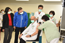 率先開打!  COVID-19疫苗接種  亞東醫院E起來(相關圖片)