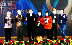 新北市第9屆藥事服務獎-特殊貢獻個人獎-攜手合作擴散正確用藥榮耀肯定歸屬於團隊(相關圖片)