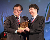 獲獎榮耀是亞東團隊齊心協力共同抗疫(相關圖片)