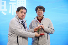 守住疫情、守住健康 洪芳明主任帶領亞東醫護團隊榮獲「遠東精神獎優等」(相關圖片)