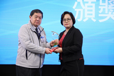 守住疫情、守住健康 張厚台主任帶領亞東醫護團隊榮獲「遠東精神獎優等」(相關圖片)