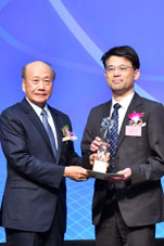 第21屆有庠傑出教授獎-  得獎的榮耀  是並肩作戰頭頸部研究團隊的夥伴(相關圖片)