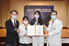 藥學部陳宛君藥師榮獲新北市第12屆藥事服務獎－特殊貢獻個人獎(相關圖片)