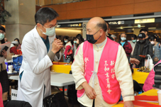 墨韻春響 書法風華  亞東醫院龍獻瑞春節揮毫(相關圖片)