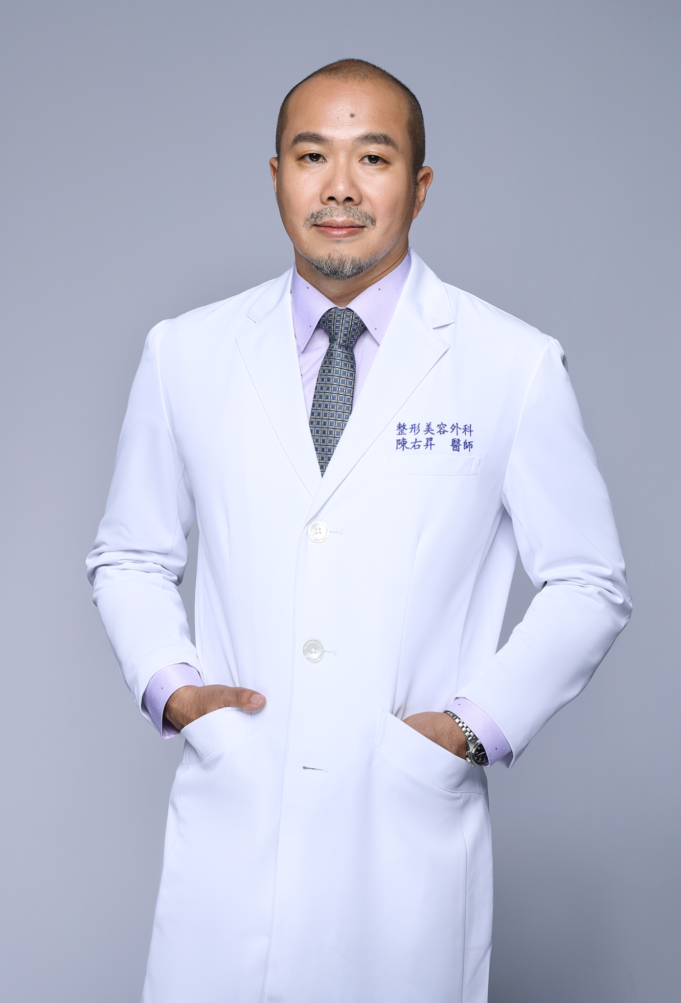 陳右昇    　醫師