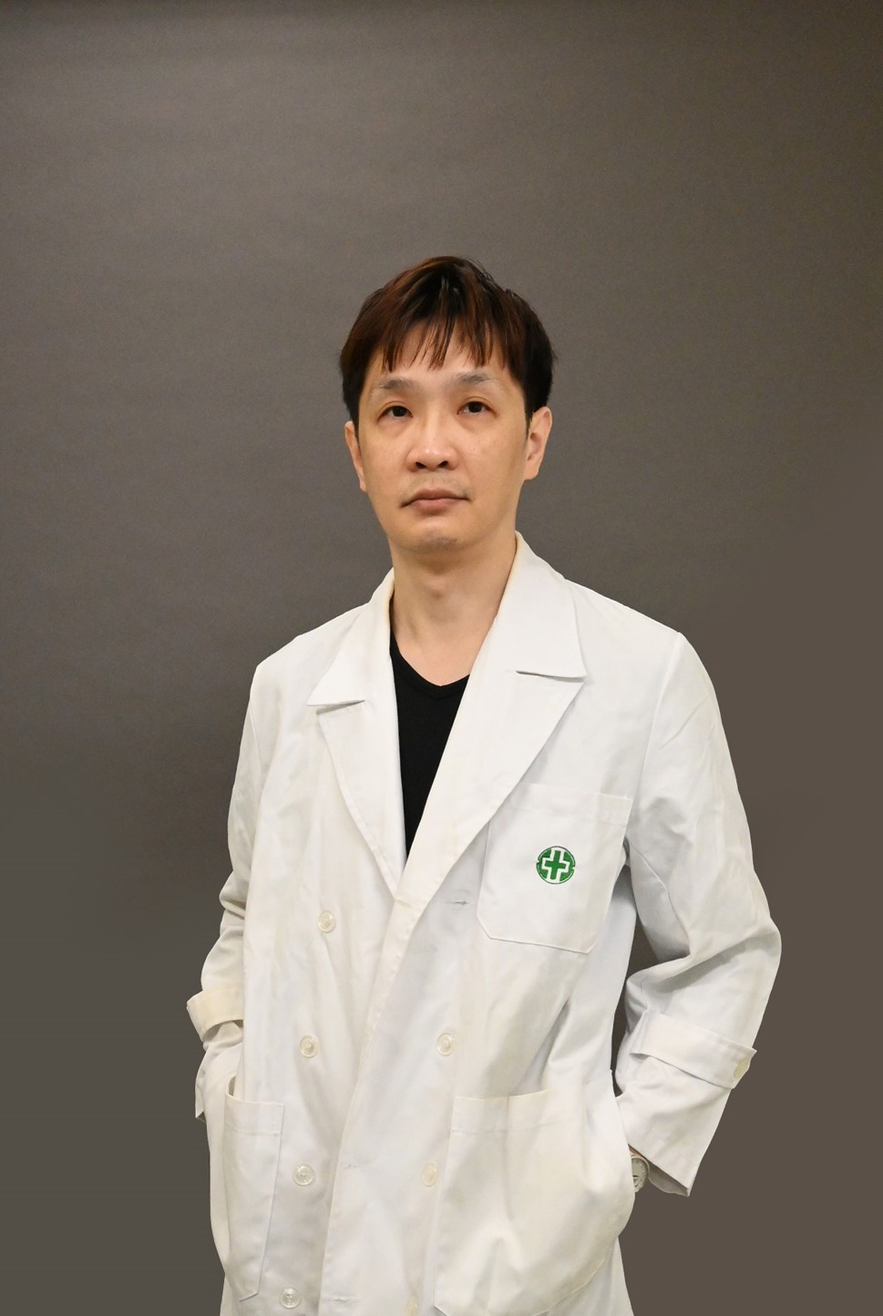 張閔翔    　醫師