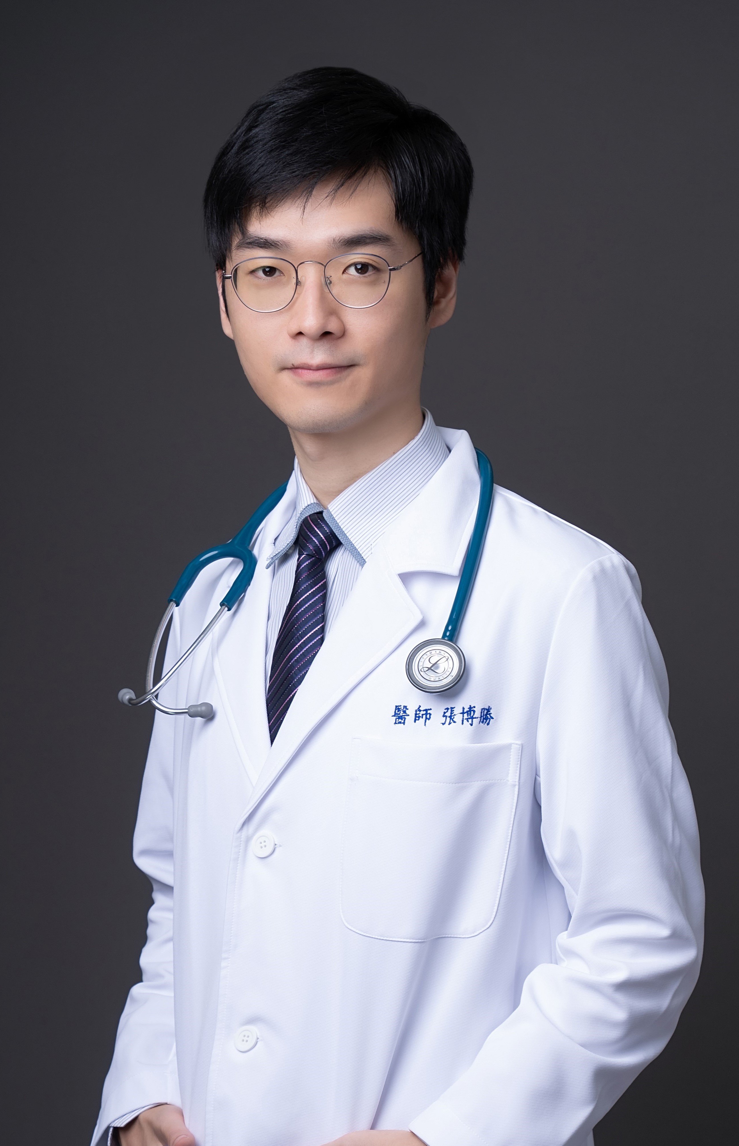 張博勝    　醫師