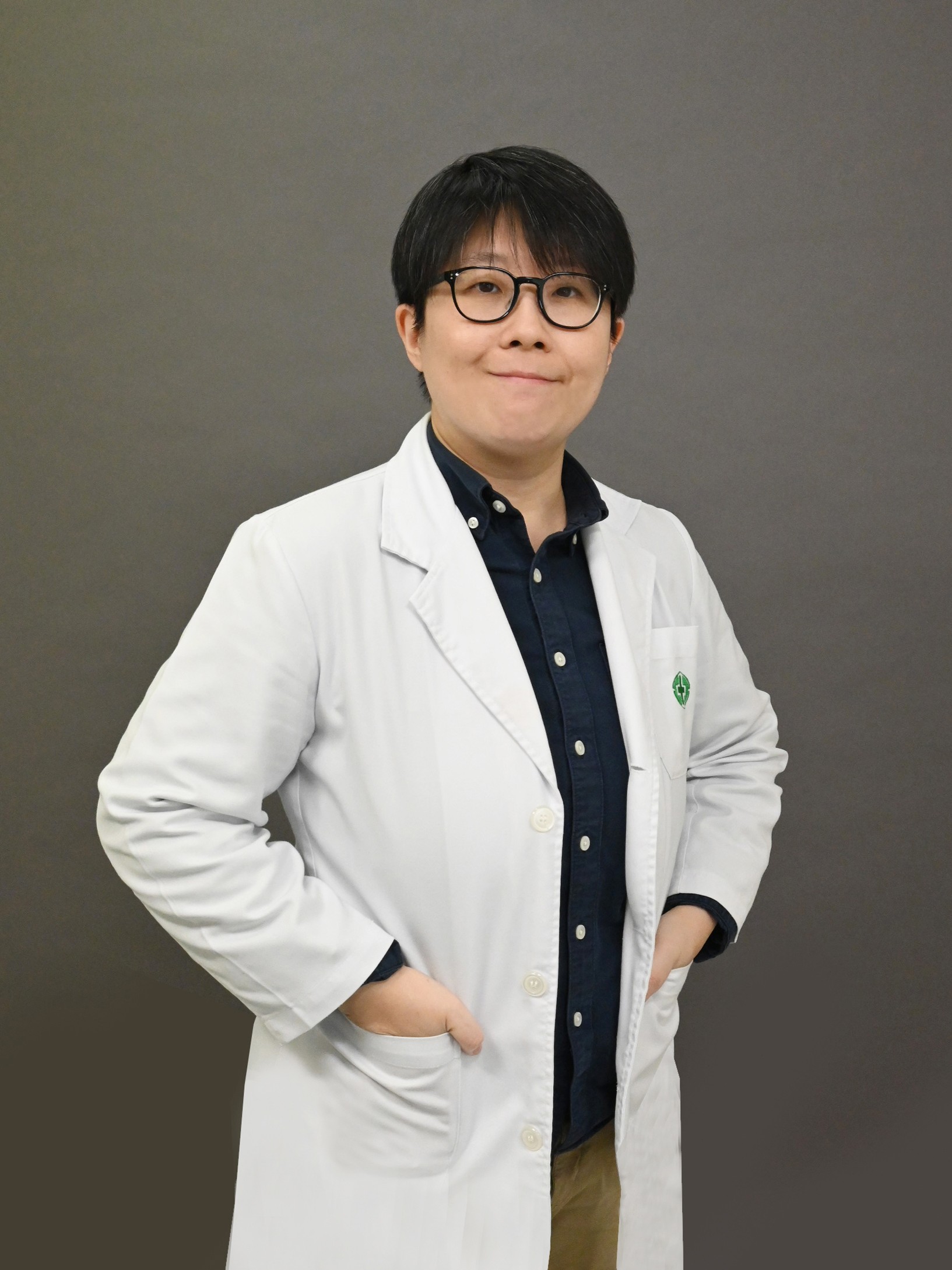 趙靜平    　醫師