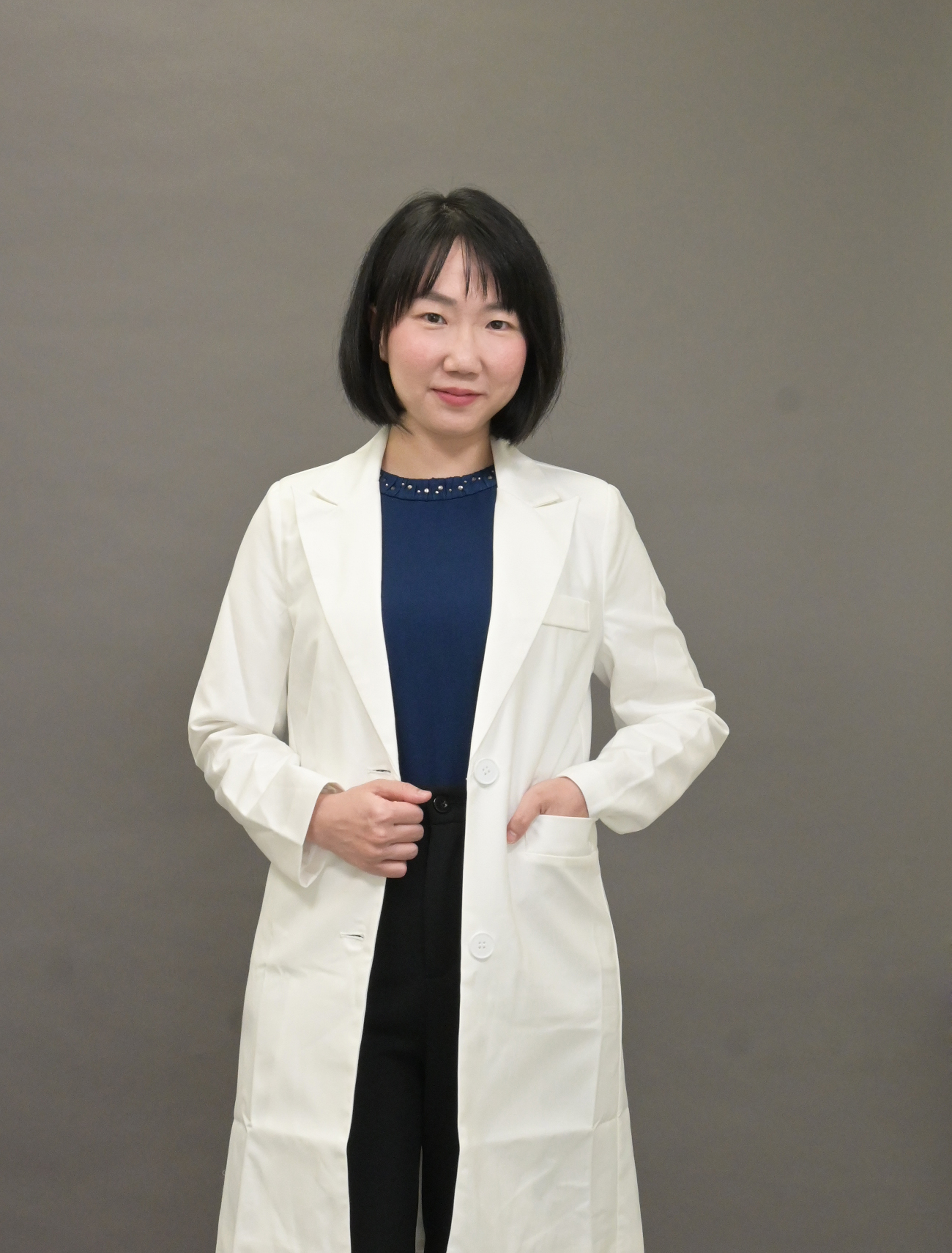 謝運芳    　醫師