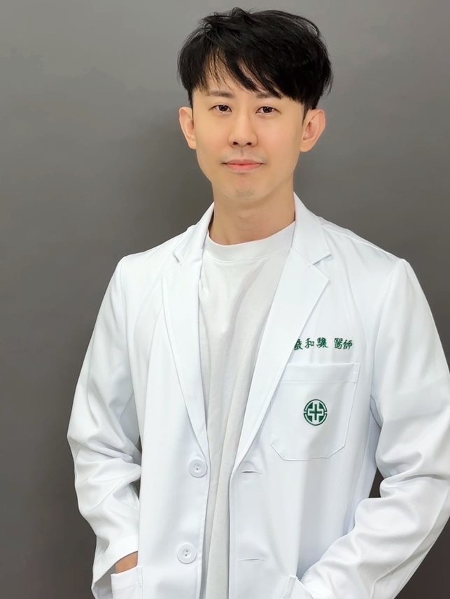 嚴和驤    　醫師