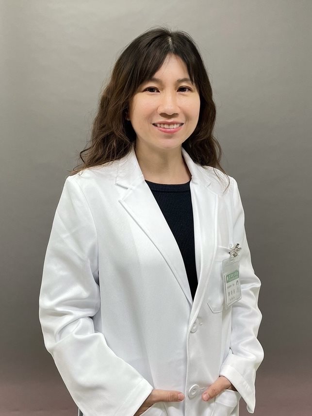 鄭詩燕    　醫師